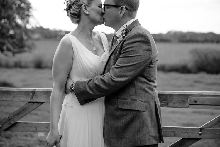 Intimate Simple Country Barn Wedding http://joannabrownphotography.com/