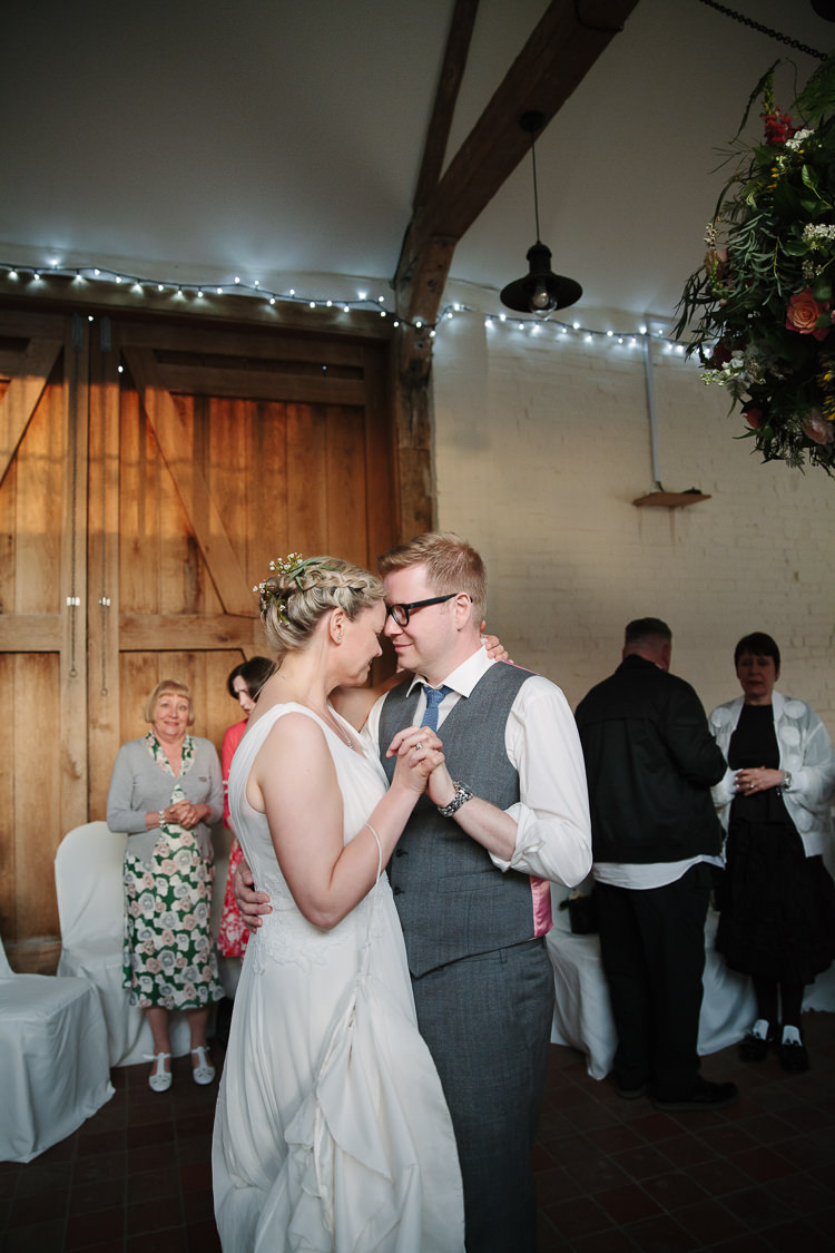 Intimate Simple Country Barn Wedding http://joannabrownphotography.com/
