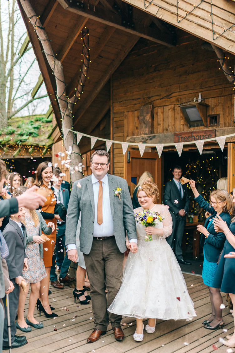 Confetti Throw Magical Spring Treehouse Wedding http://sarahjaneethan.co.uk/