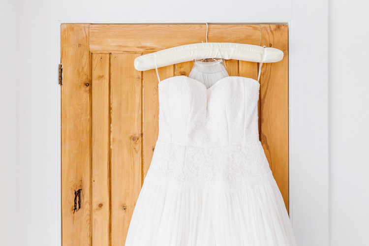 Fresh Relaxed Romantic Pink Green Pub Wedding http://www.els-photography.com/
