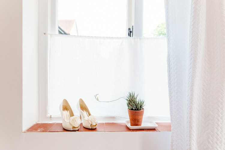 Fresh Relaxed Romantic Pink Green Pub Wedding http://www.els-photography.com/