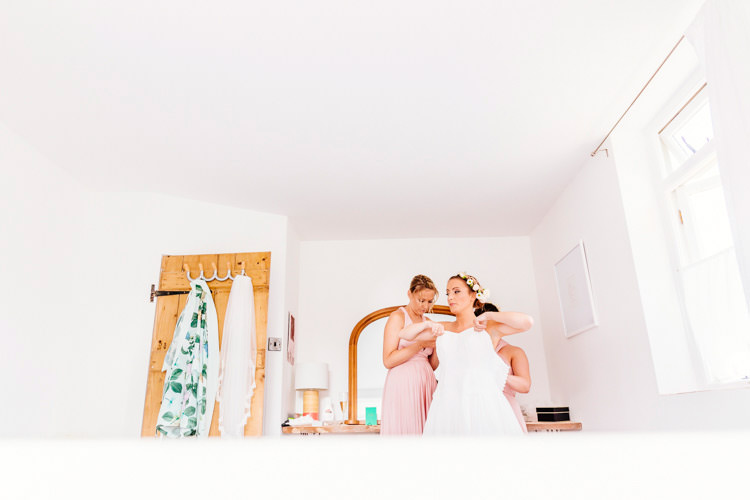 Fresh Relaxed Romantic Pink Green Pub Wedding http://www.els-photography.com/