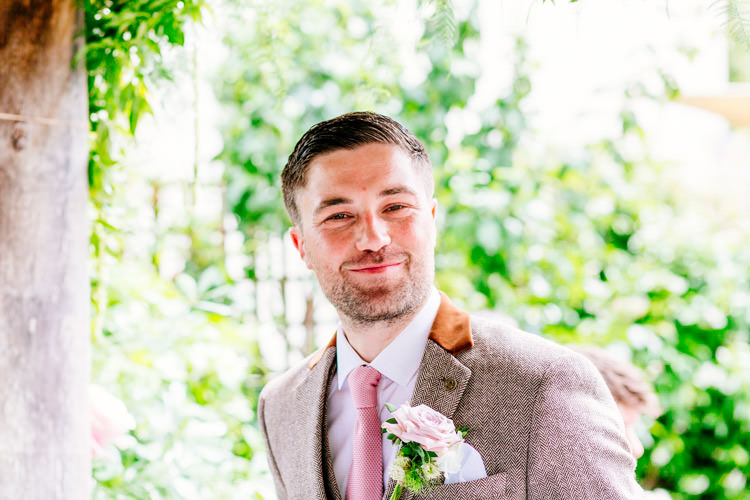 Fresh Relaxed Romantic Pink Green Pub Wedding http://www.els-photography.com/