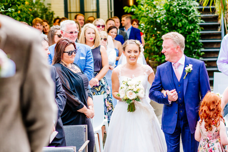 Fresh Relaxed Romantic Pink Green Pub Wedding http://www.els-photography.com/