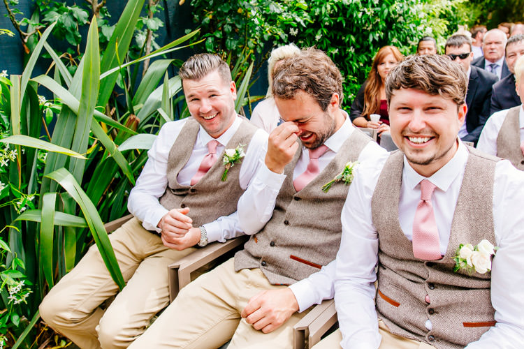 Fresh Relaxed Romantic Pink Green Pub Wedding http://www.els-photography.com/