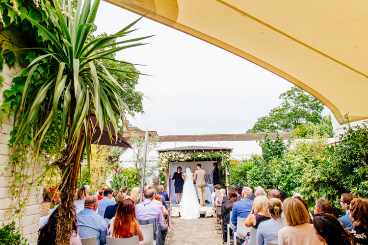 Fresh Relaxed Romantic Pink Green Pub Wedding http://www.els-photography.com/