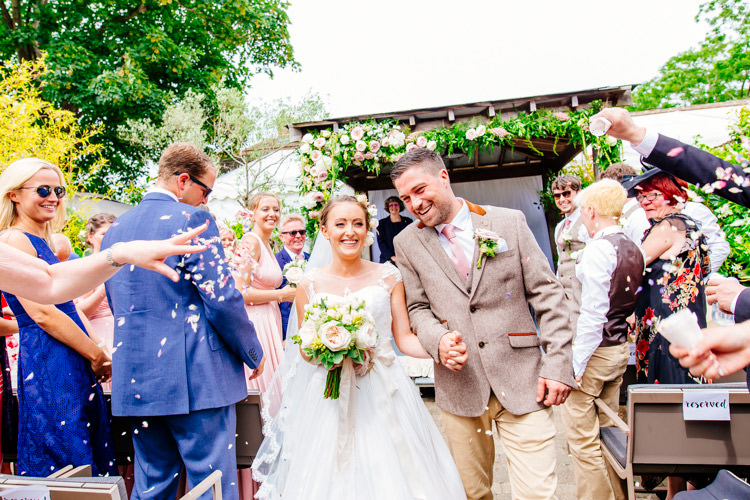 Fresh Relaxed Romantic Pink Green Pub Wedding http://www.els-photography.com/