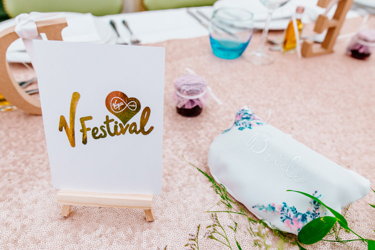 Fresh Relaxed Romantic Pink Green Pub Wedding http://www.els-photography.com/