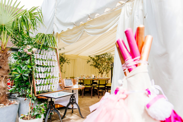 Fresh Relaxed Romantic Pink Green Pub Wedding http://www.els-photography.com/