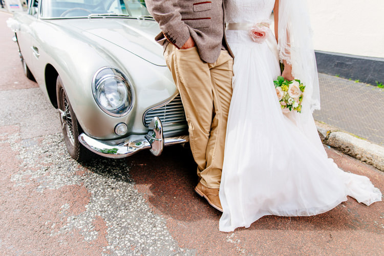 Fresh Relaxed Romantic Pink Green Pub Wedding http://www.els-photography.com/