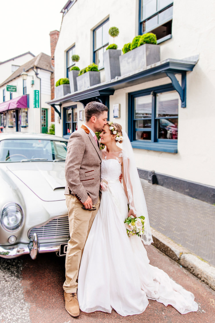 Fresh Relaxed Romantic Pink Green Pub Wedding http://www.els-photography.com/
