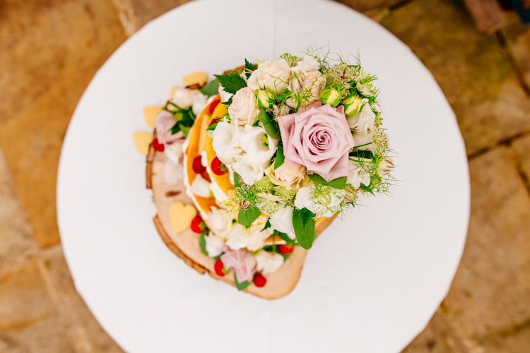 Fresh Relaxed Romantic Pink Green Pub Wedding http://www.els-photography.com/
