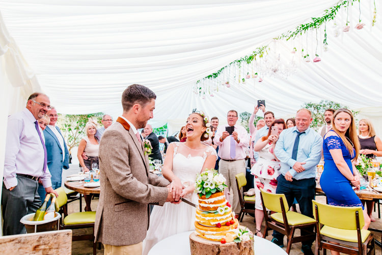 Fresh Relaxed Romantic Pink Green Pub Wedding http://www.els-photography.com/
