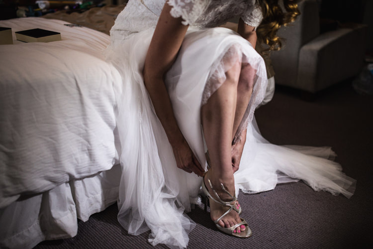 Mismatched London Pub Wedding http://www.olliverphotography.com/