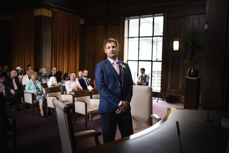 Mismatched London Pub Wedding http://www.olliverphotography.com/