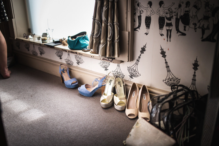 Mismatched London Pub Wedding http://www.olliverphotography.com/