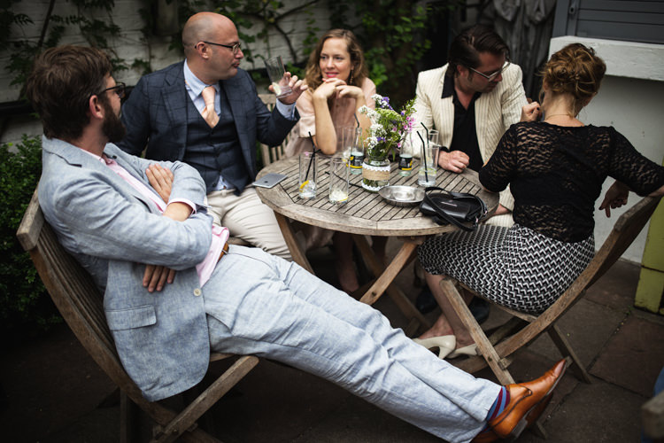 Mismatched London Pub Wedding http://www.olliverphotography.com/