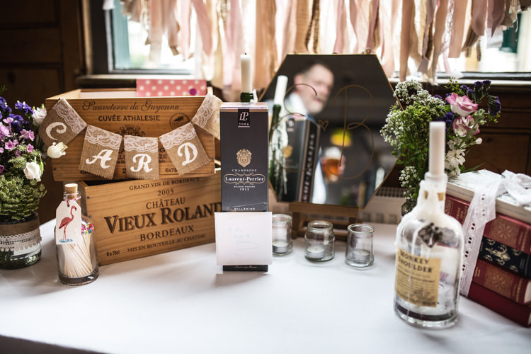Card Box Mismatched London Pub Wedding http://www.olliverphotography.com/