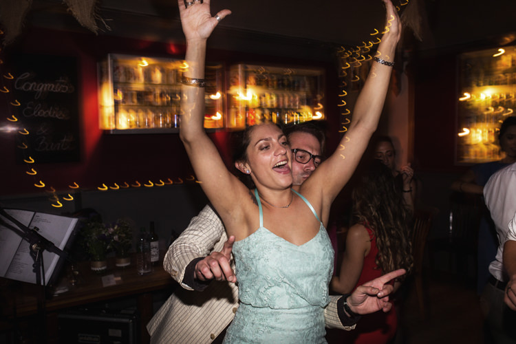 Mismatched London Pub Wedding http://www.olliverphotography.com/