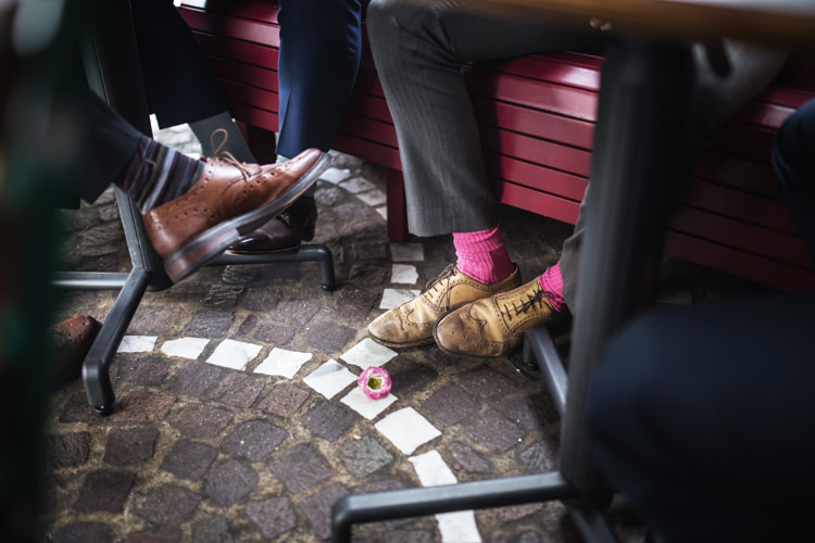 Mismatched London Pub Wedding http://www.olliverphotography.com/