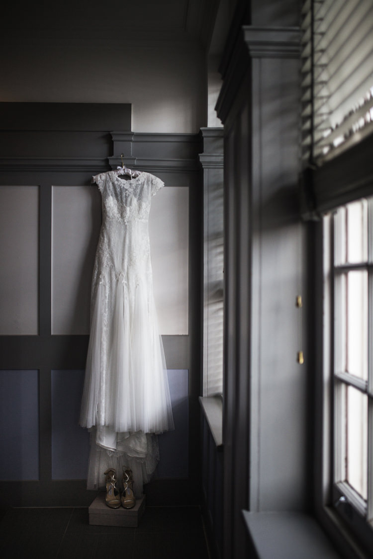 Mismatched London Pub Wedding http://www.olliverphotography.com/
