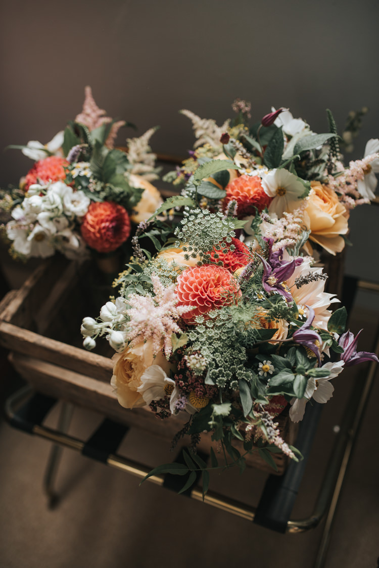 Bouquets Flowers Orange Peach Dahlia Rose Bride Bridal Bridesmaid Floral Autumn Country House Wedding http://pearbearphotography.com/