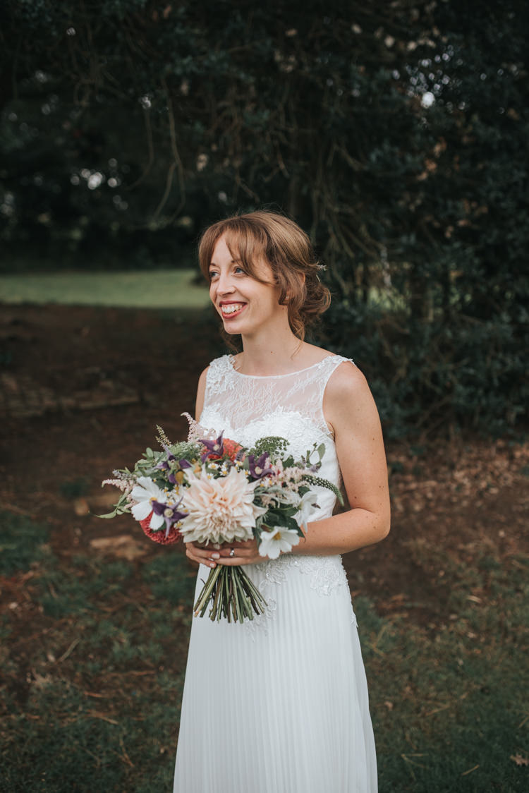 Linea Raffaelli Lace Dress Gown Bride Bridal Flowers Bouquet Floral Autumn Country House Wedding http://pearbearphotography.com/