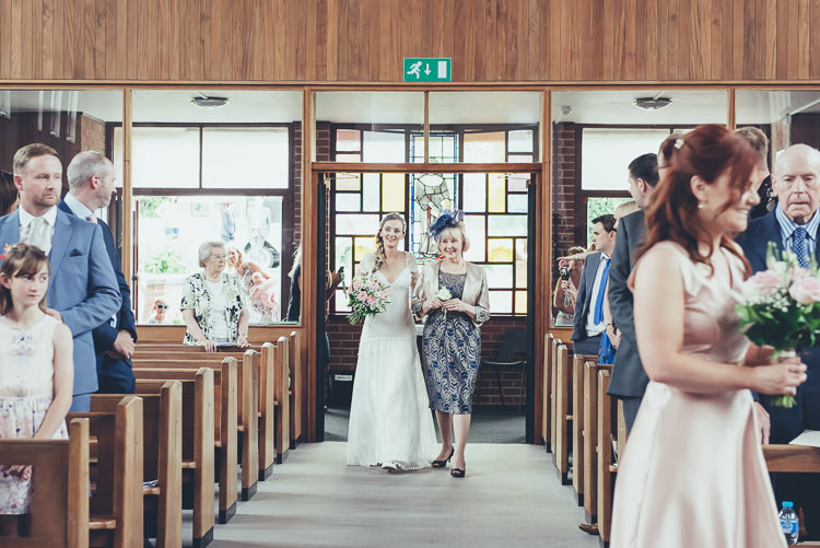 Bespoke Rustic Homespun Wedding http://lisahowardphotography.co.uk/