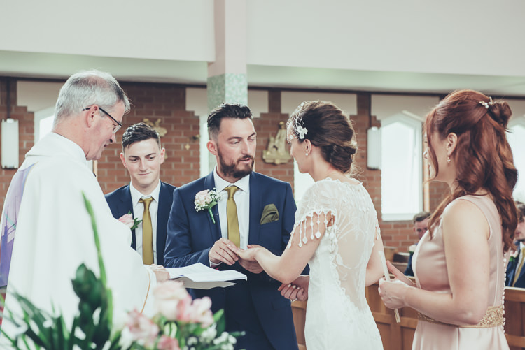 Bespoke Rustic Homespun Wedding http://lisahowardphotography.co.uk/