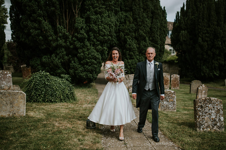 Beautiful Classic English Countryside Wedding http://jenmarino.com/