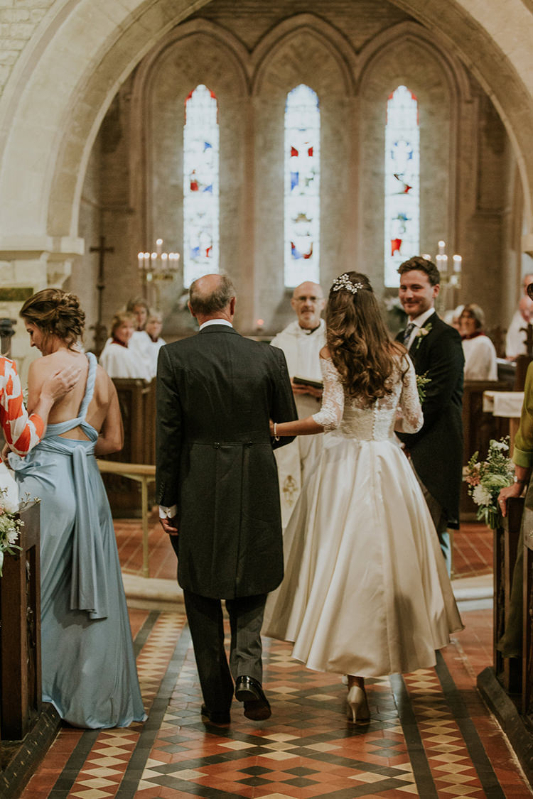 Beautiful Classic English Countryside Wedding http://jenmarino.com/