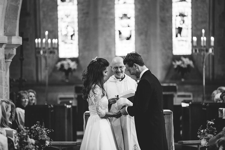 Beautiful Classic English Countryside Wedding http://jenmarino.com/