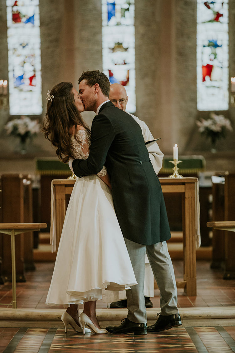Beautiful Classic English Countryside Wedding http://jenmarino.com/