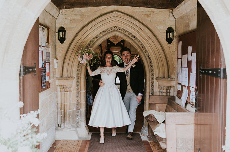 Beautiful Classic English Countryside Wedding http://jenmarino.com/