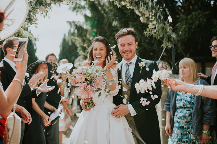 Beautiful Classic English Countryside Wedding http://jenmarino.com/