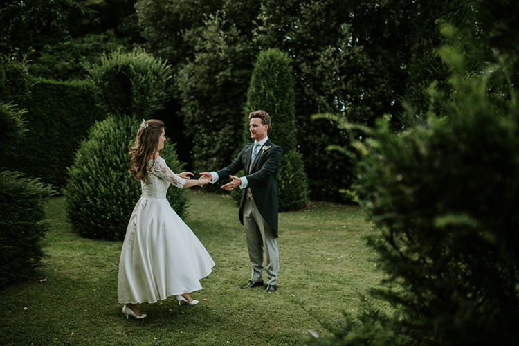 Beautiful Classic English Countryside Wedding http://jenmarino.com/