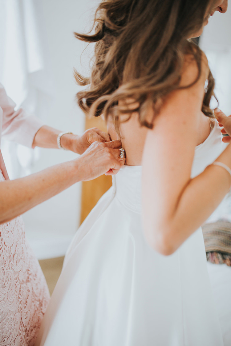 Beautiful Classic English Countryside Wedding http://jenmarino.com/