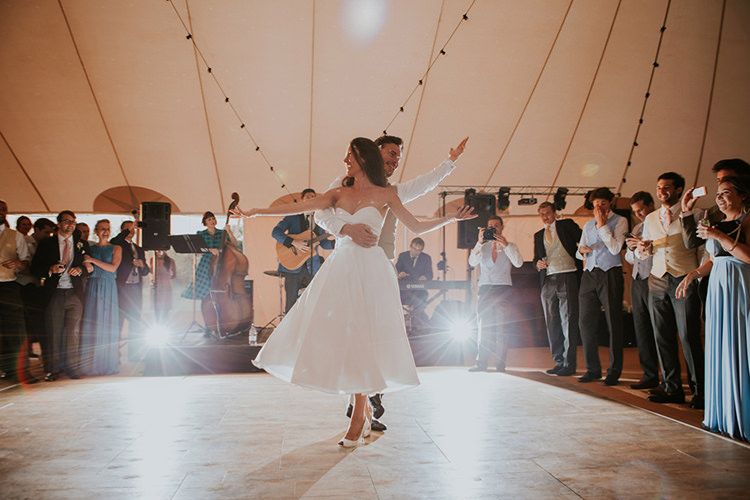Beautiful Classic English Countryside Wedding http://jenmarino.com/