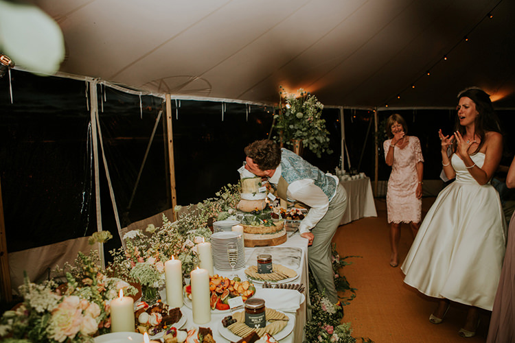 Beautiful Classic English Countryside Wedding http://jenmarino.com/