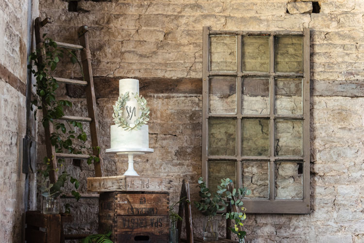 Organic Foliage Rustic Wedding Ideas http://www.sarahvivienne.co.uk/
