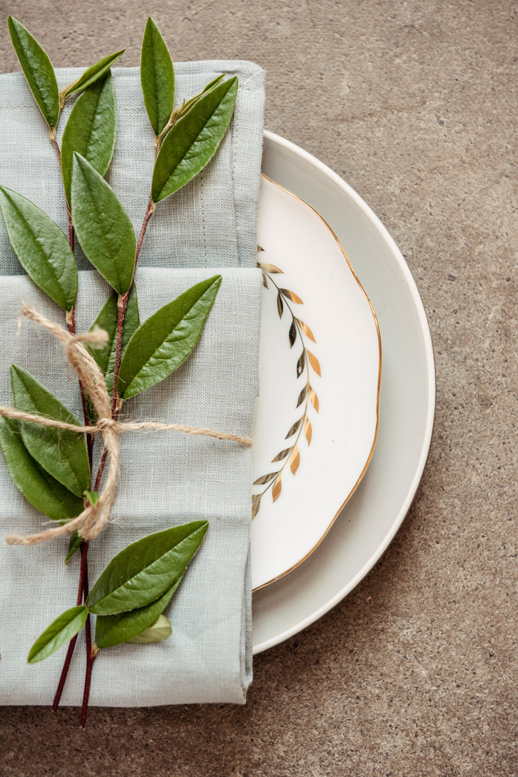 Place Setting Twine String Plate Napkin Organic Foliage Rustic Wedding Ideas http://www.sarahvivienne.co.uk/