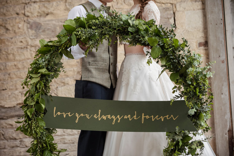 Organic Foliage Rustic Wedding Ideas http://www.sarahvivienne.co.uk/