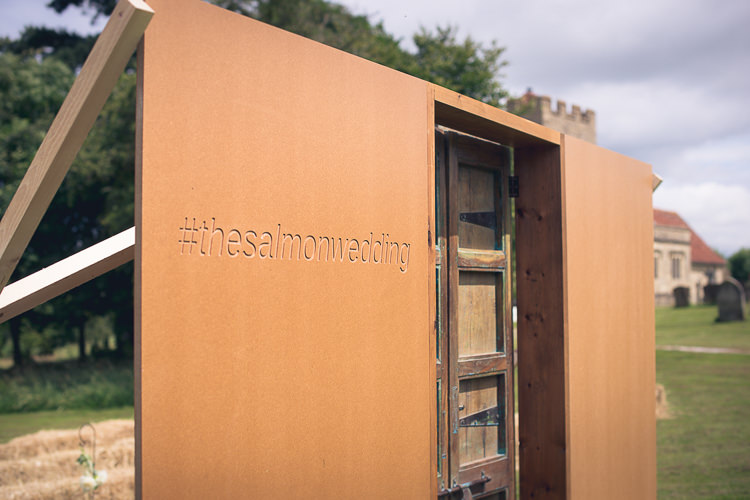 Door Backdrop Decor Outdoor Boho Botanical Farm Wedding http://www.lauraophotography.com/