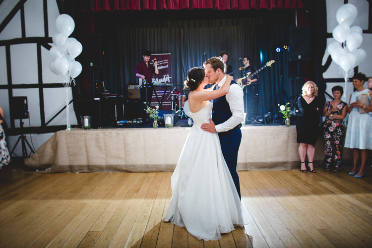 Stylish Relaxed Fun White Wedding http://www.livvy-hukins.co.uk/