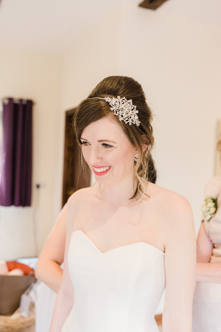 Hair Bride Bridal Up Do Style Beehive Hair Band Simple Elegant Pretty Barn Wedding http://www.fayecornhillphotography.co.uk/