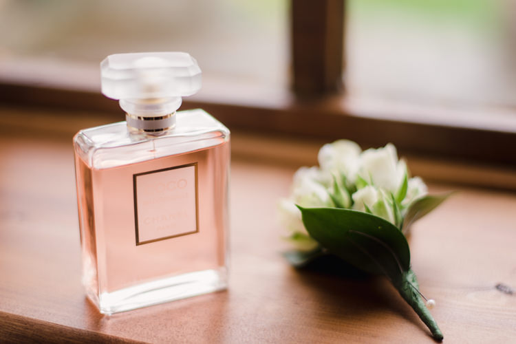 Perfume Bride Bridal Simple Elegant Pretty Barn Wedding http://www.fayecornhillphotography.co.uk/