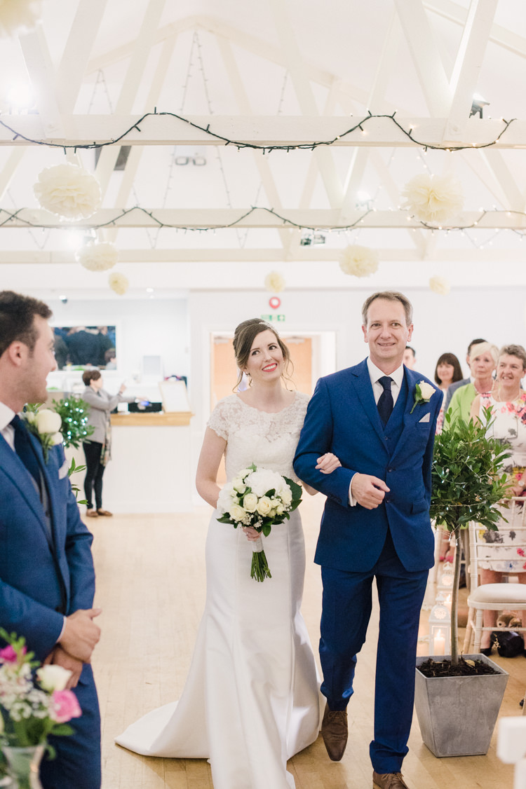 Simple Elegant Pretty Barn Wedding http://www.fayecornhillphotography.co.uk/
