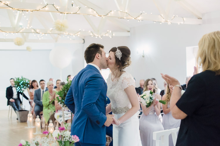 Simple Elegant Pretty Barn Wedding http://www.fayecornhillphotography.co.uk/