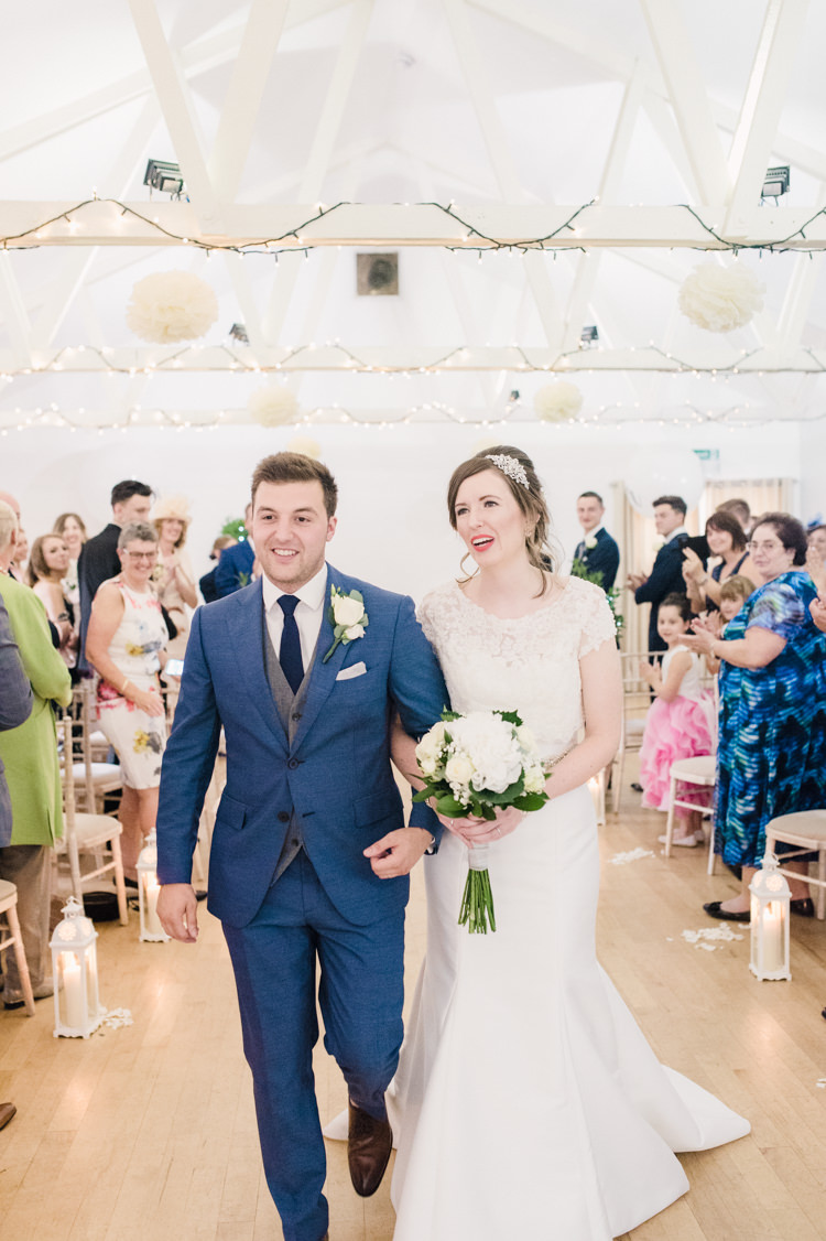 Simple Elegant Pretty Barn Wedding http://www.fayecornhillphotography.co.uk/