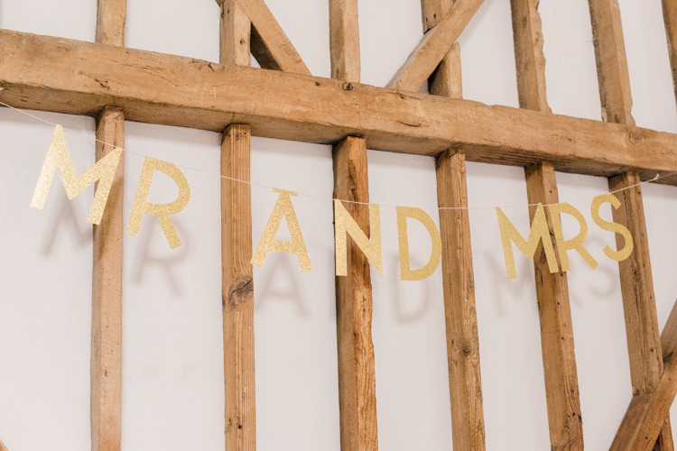 Mr Mrs Gold Glitter Bunting Banner Simple Elegant Pretty Barn Wedding http://www.fayecornhillphotography.co.uk/